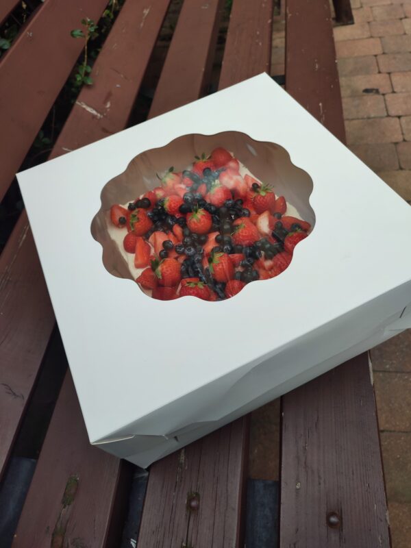 Karton na tort z oknem  dwuczęściowy 32x32 H14 - obrazek 3