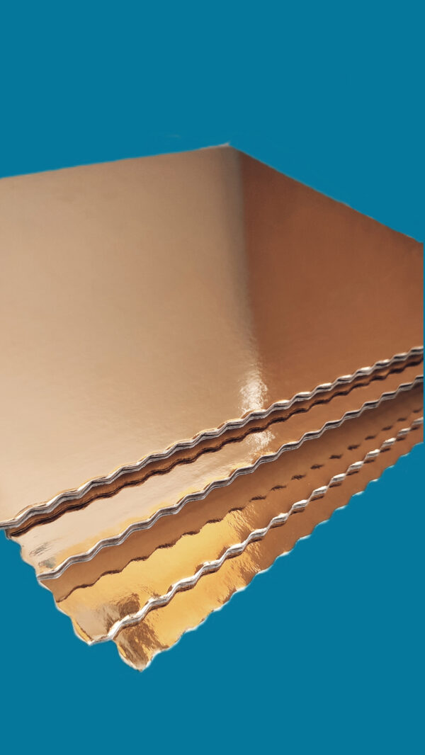 Podkład kwadratowy karbowany na tort 32x32 grubość 3mm - obrazek 2